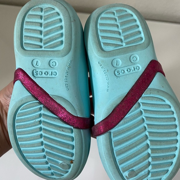 Crocs size 7 - Picture 2 of 2